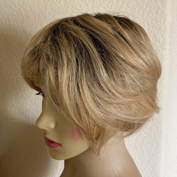 Honey Blonde Tapered Pixie Bob Dark Roots Synthetic Wig Feminine One Size Chic - Picture 9 of 14